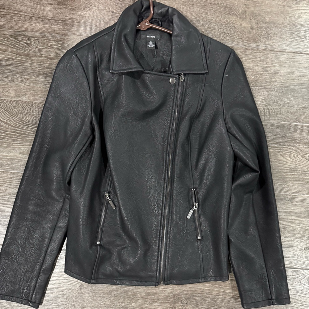 Women’s leather jacket